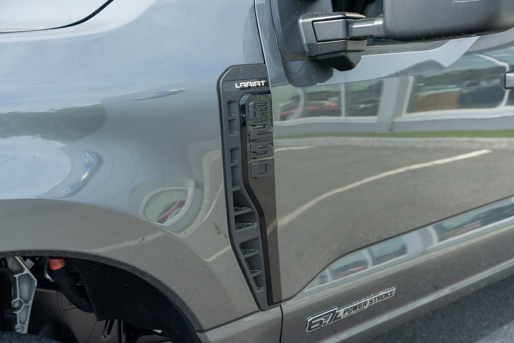 New 2026 Ford F250 Lariat w/ Black Appearance Package AWD/4WD image 13
