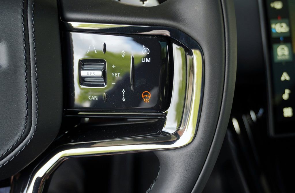 Used 2025 Land Rover Range Rover Sport Dynamic SE image 17