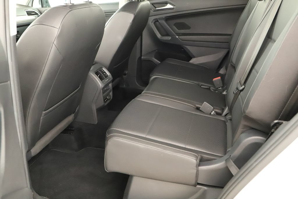 Used 2018 Volkswagen Tiguan SE w/ Panoramic Sunroof Package AWD/4WD image 29