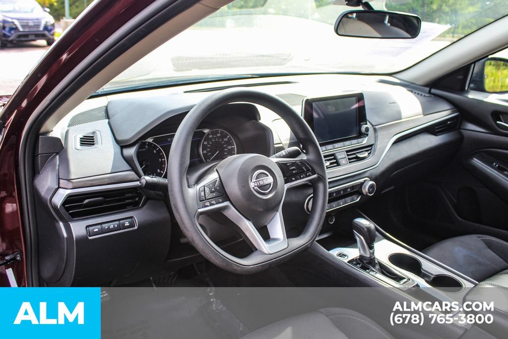Used 2025 Nissan Altima 2.5 SV FWD image 21