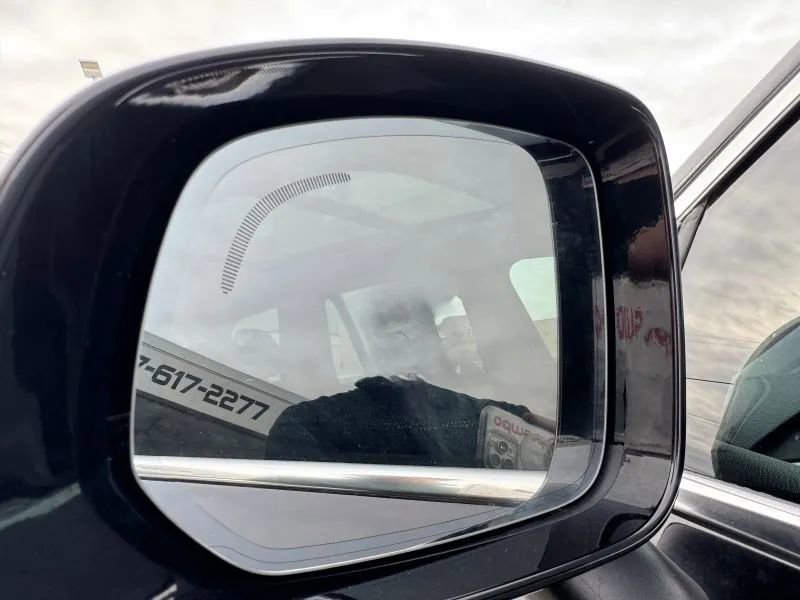 Used 2017 Volvo XC90 T6 Momentum w/ Vision Package image 11