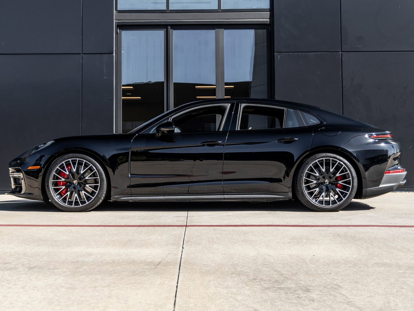 Used 2025 Porsche Panamera Turbo image 2