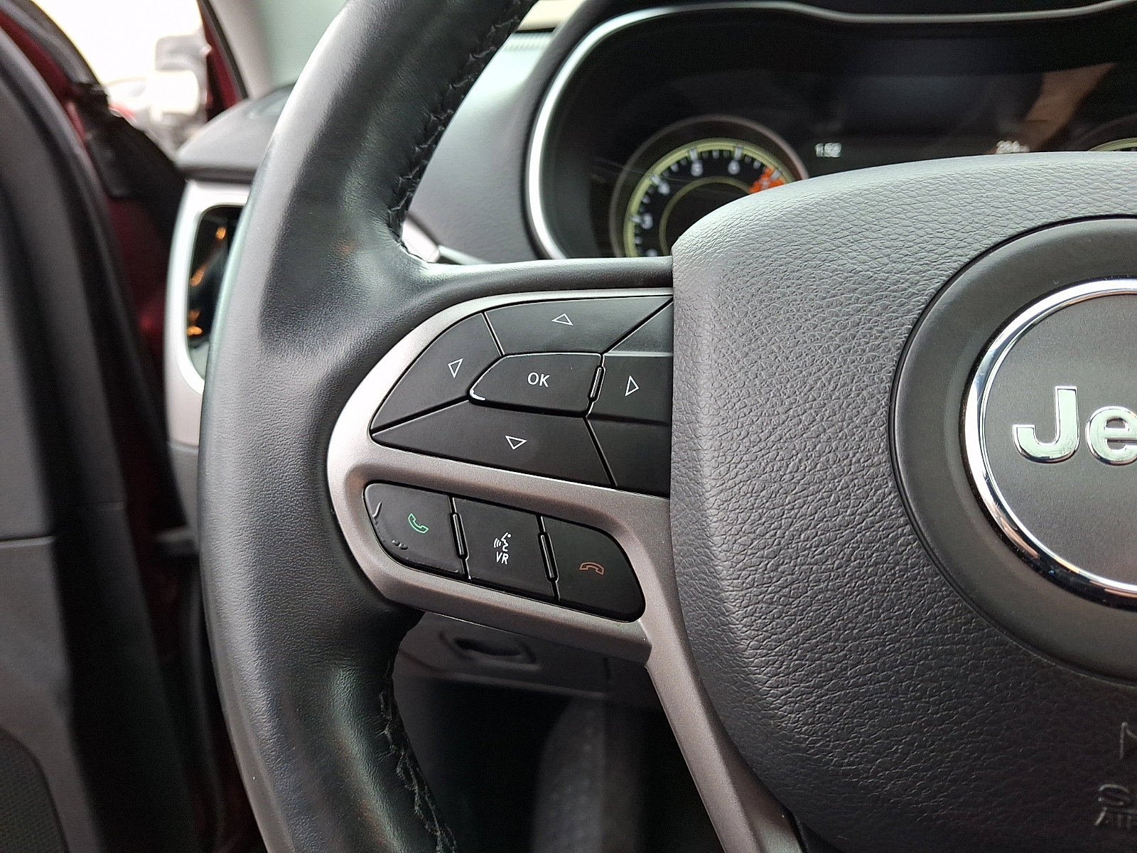 Used 2019 Jeep Cherokee Limited image 22