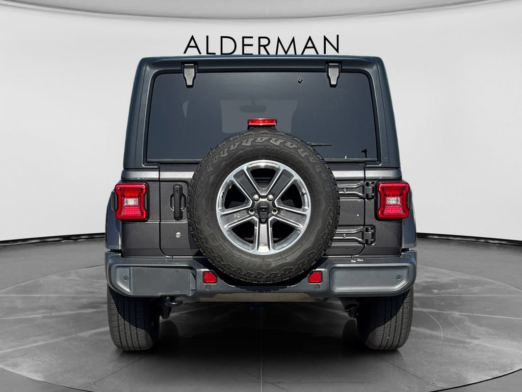 Used 2018 Jeep Wrangler Unlimited Sahara w/ Dual Top Group AWD/4WD image 4