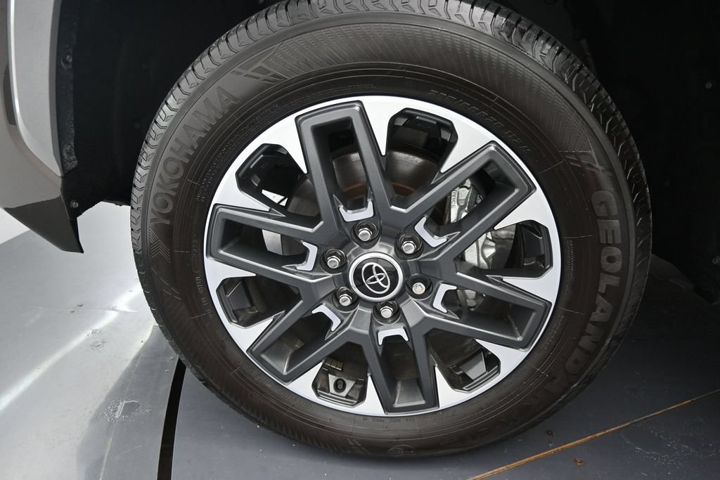 Used 2024 Toyota Tundra Limited AWD/4WD image 41