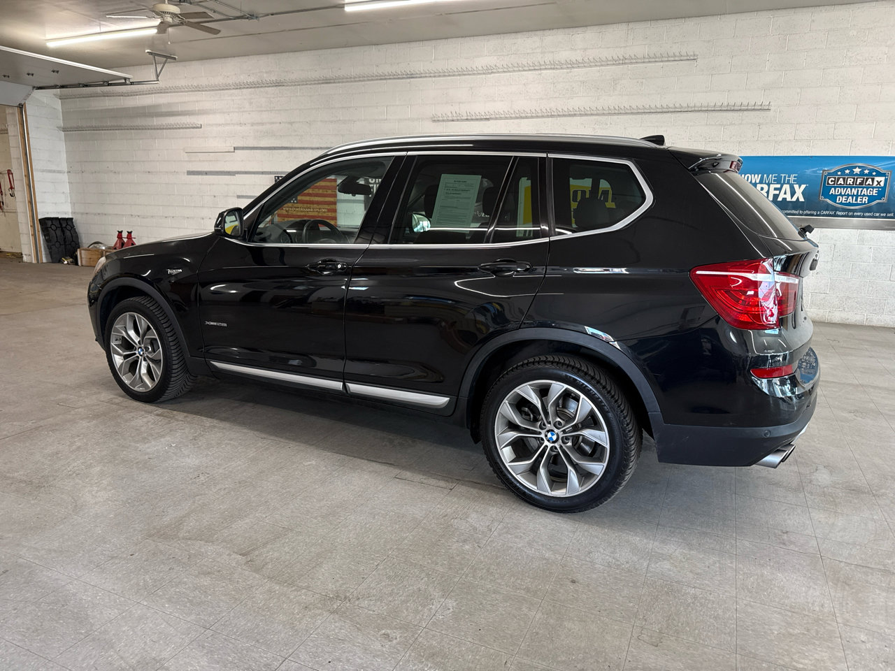 Used 2017 BMW X3 xDrive28i image 2