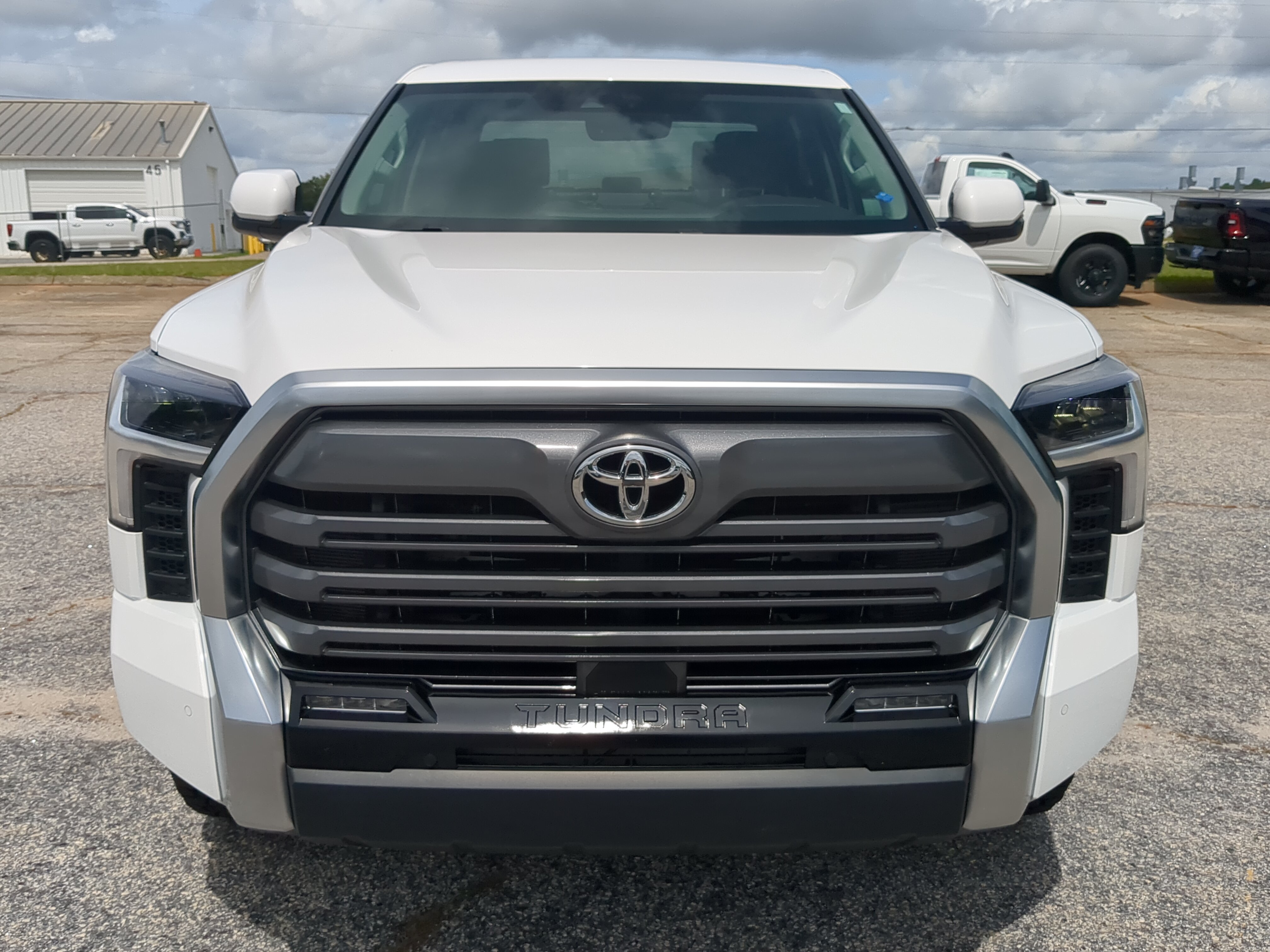 Used 2024 Toyota Tundra Limited AWD/4WD image 7