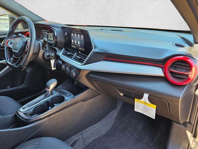 Used 2025 Chevrolet Trax RS w/ Sunroof Package image 22