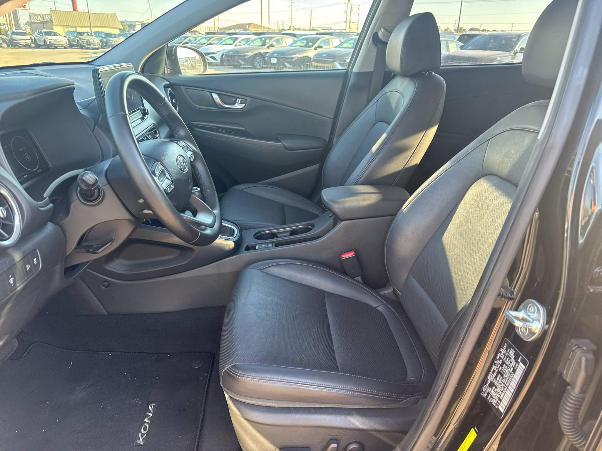 Certified 2022 Hyundai Kona Limited AWD/4WD image 9