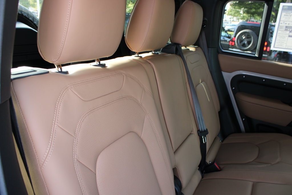 New 2026 Land Rover Defender 110 X-Dynamic SE AWD/4WD image 29