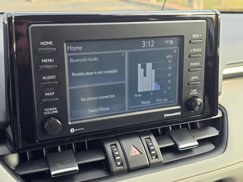 Used 2022 Toyota RAV4 XLE Premium image 15