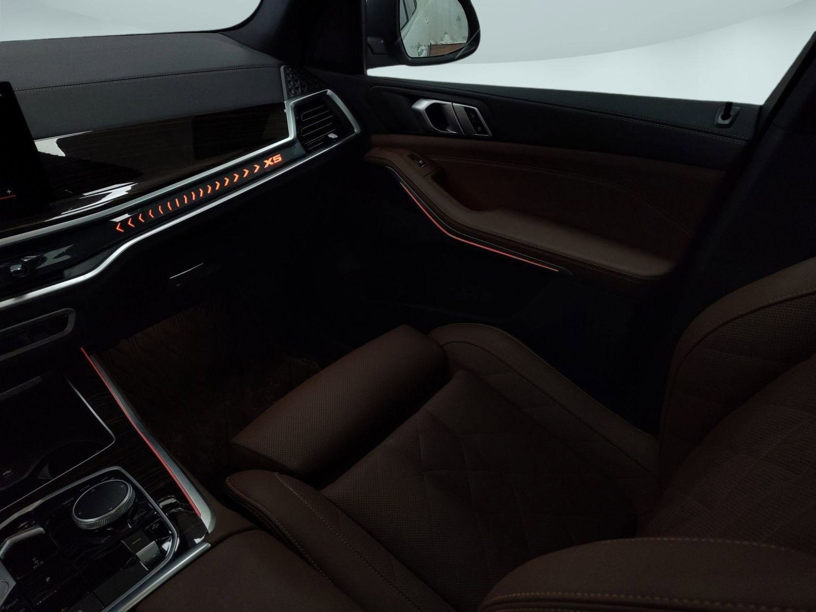 Used 2025 BMW X5 xDrive50e image 28