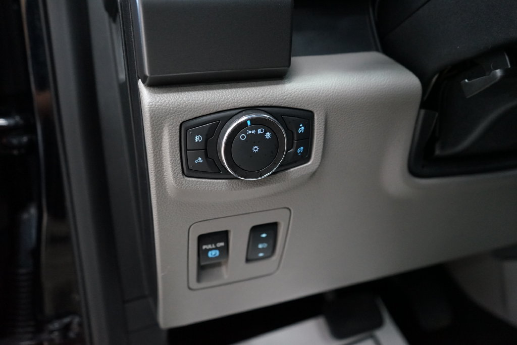 Used 2018 Ford F150 XLT w/ Equipment Group 302A Luxury AWD/4WD image 29
