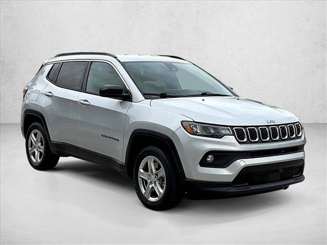 Used 2024 Jeep Compass Latitude AWD/4WD image 9