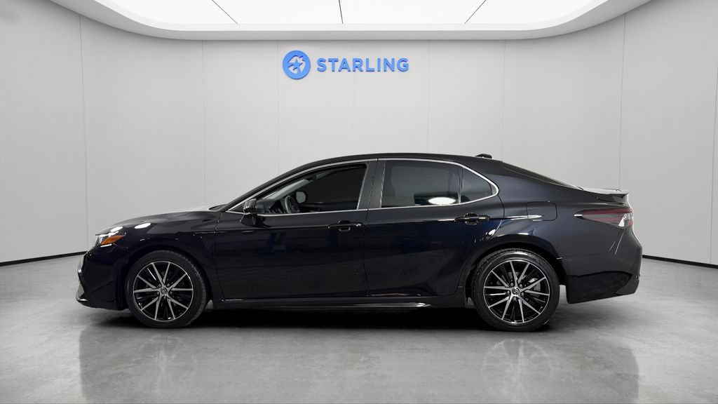 Used 2021 Toyota Camry SE FWD image 3