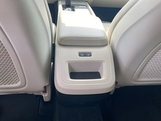 Used 2023 Volvo XC60 B5 Plus image 13