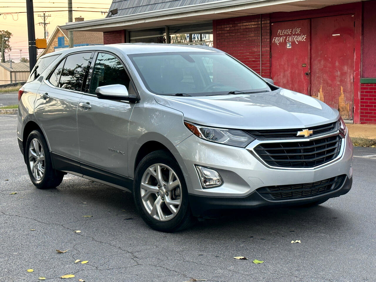 Used 2018 Chevrolet Equinox LT image 2