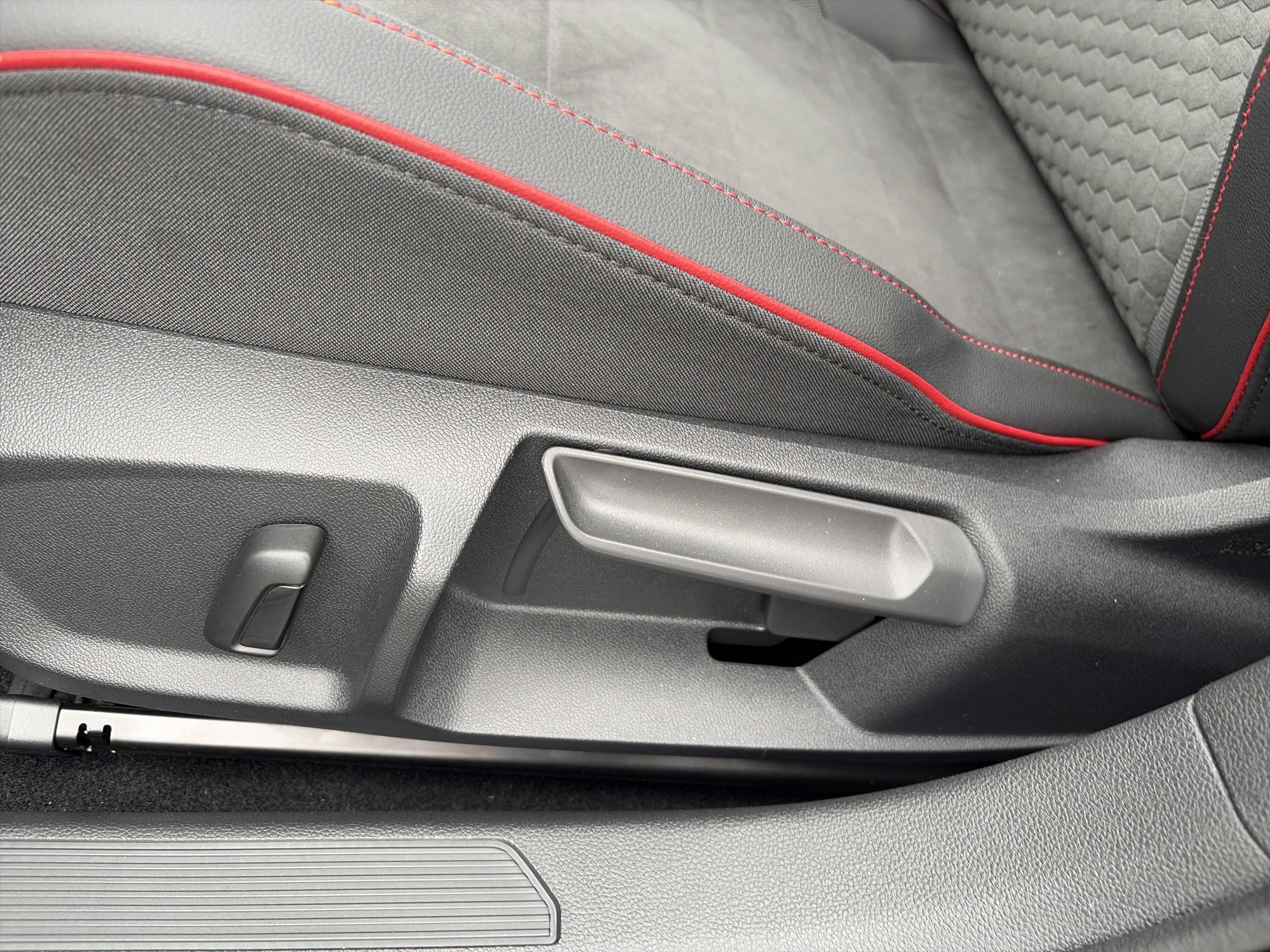 New 2026 Volkswagen GTI SE FWD image 16