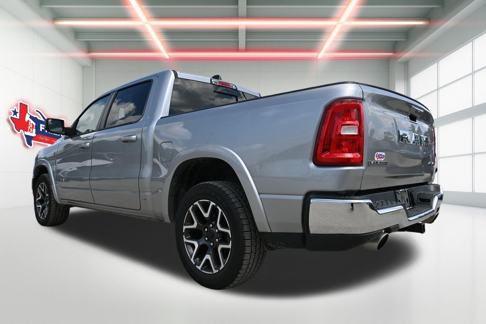 Used 2025 RAM 1500 Laramie AWD/4WD image 2