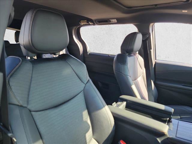 Used 2025 Toyota Sienna XLE Woodland Edition image 15