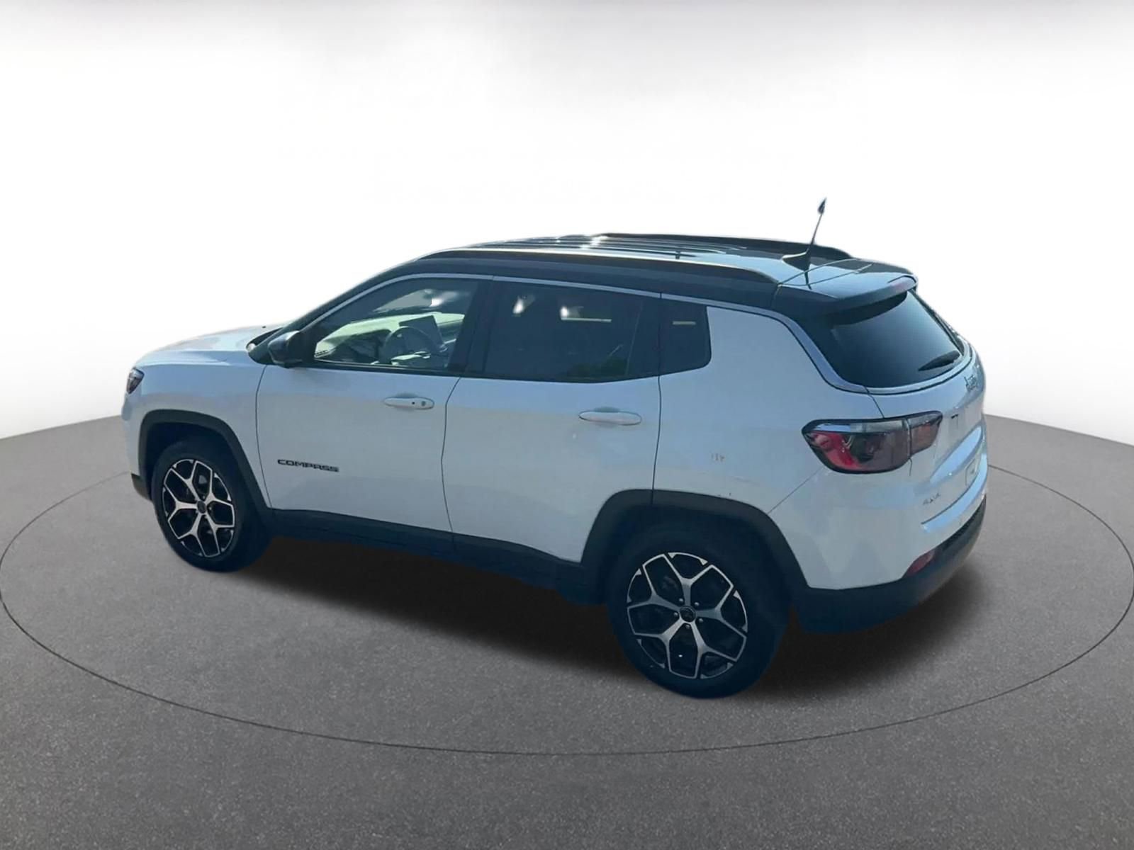Used 2025 Jeep Compass Limited AWD/4WD image 10