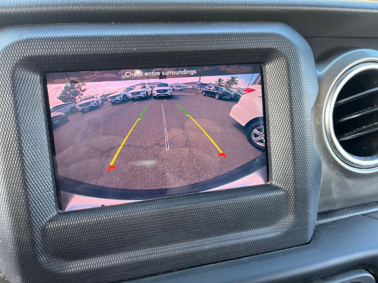 Used 2020 Jeep Wrangler Unlimited Sahara image 17