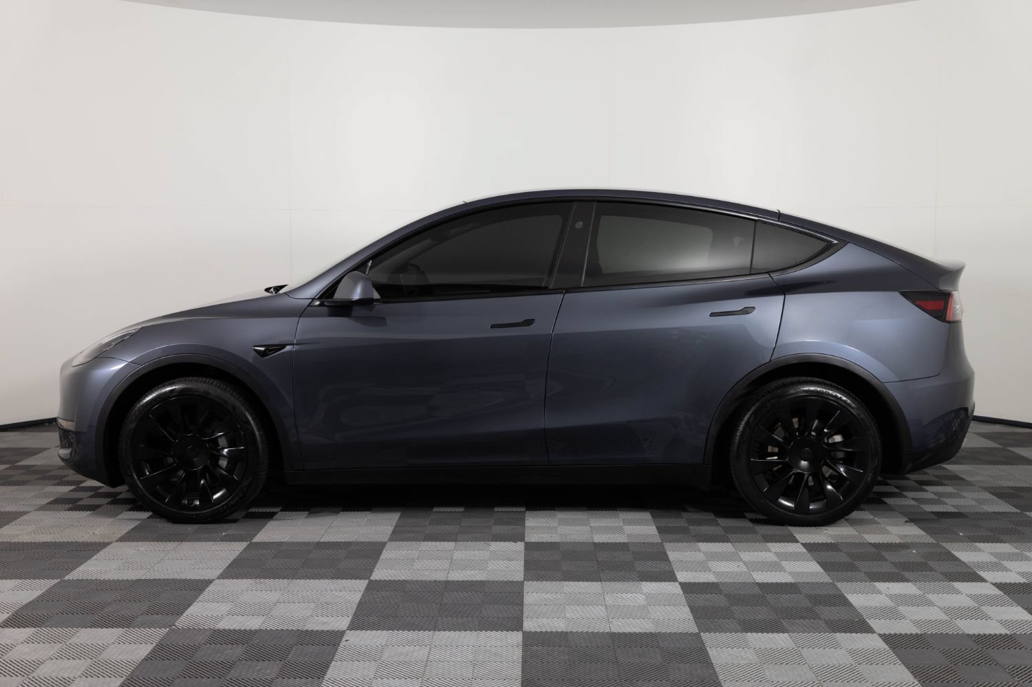 Used 2023 Tesla Model Y Long Range AWD/4WD image 3