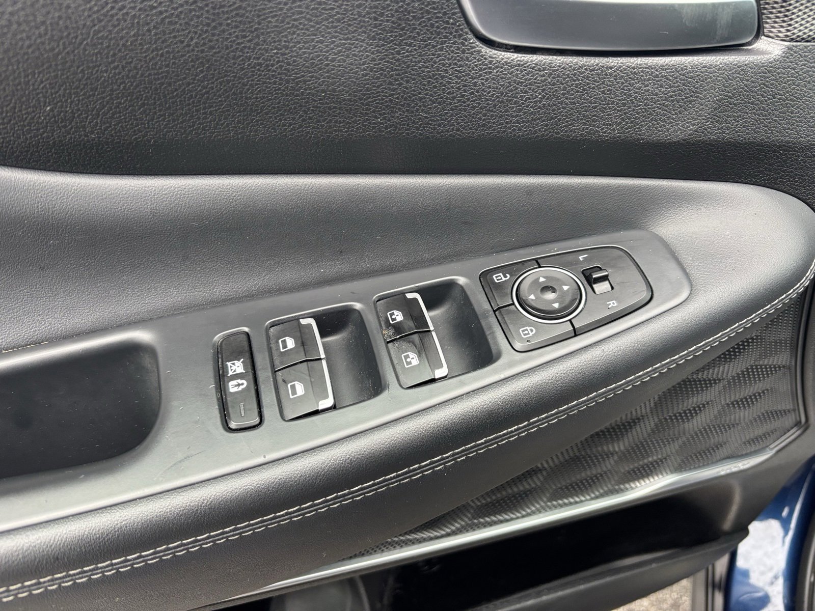 Used 2020 Hyundai Santa Fe Limited image 12