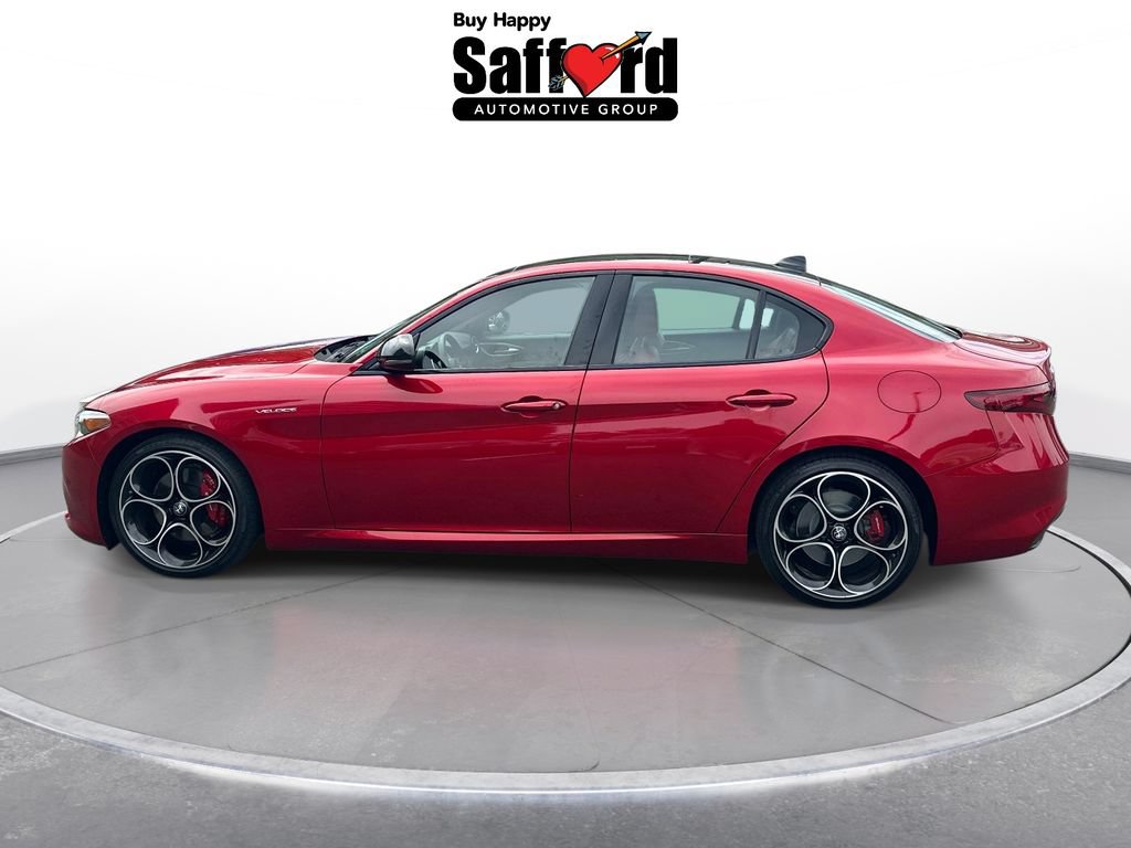 Used 2023 Alfa Romeo Giulia Veloce RWD image 5