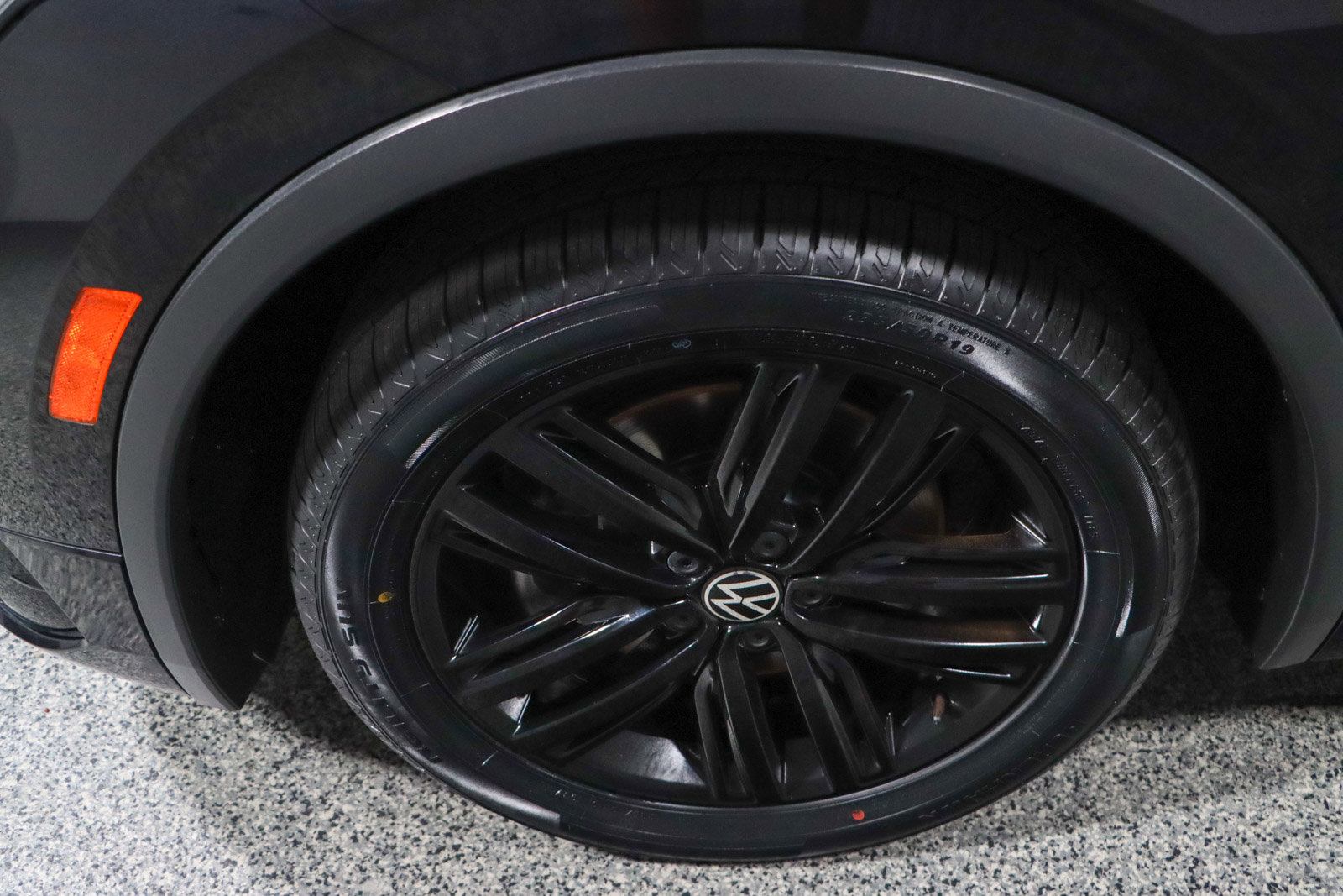 Used 2022 Volkswagen Tiguan SE R-Line image 11