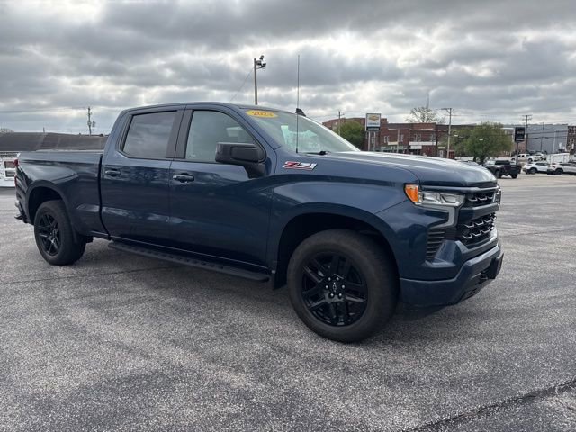 Used 2023 Chevrolet Silverado 1500 RST image 2