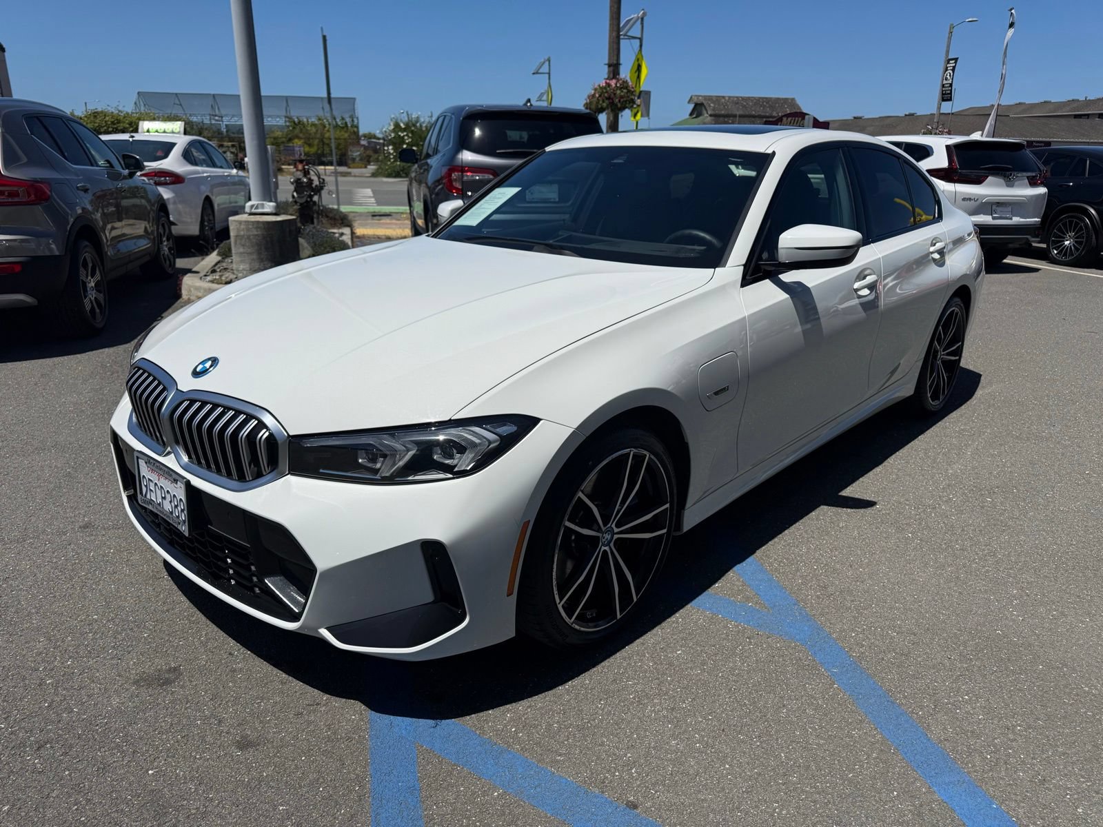 Used 2023 BMW 330e w/ M Sport Package RWD image 3