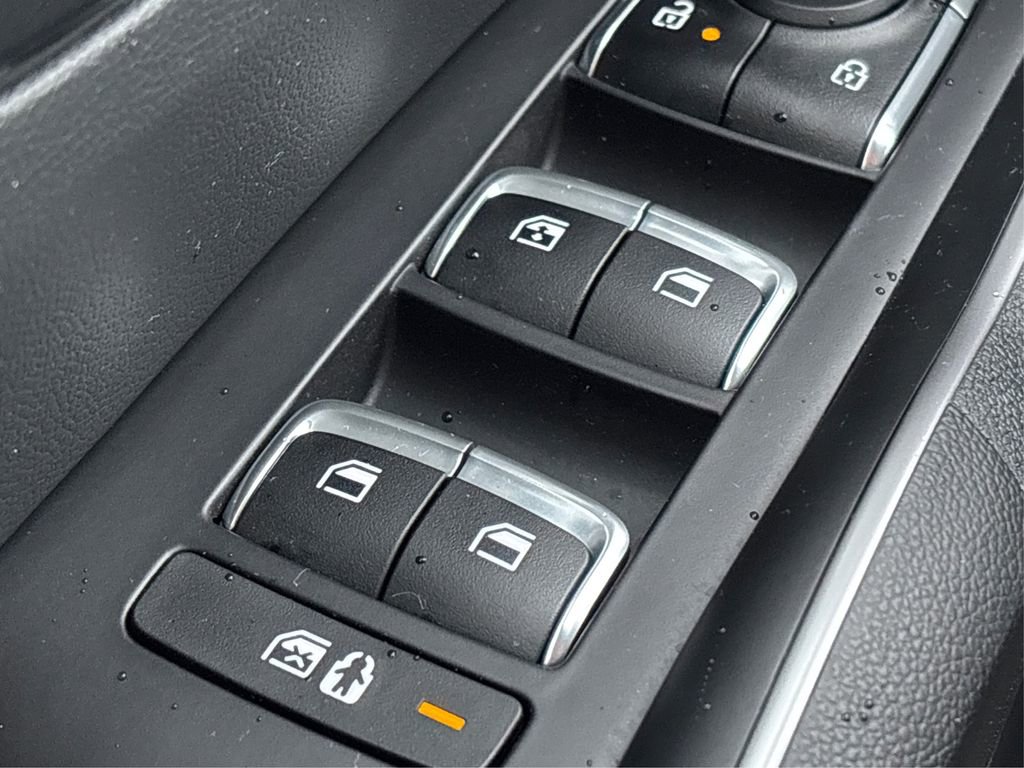 Certified 2025 Kia Sorento LX image 28