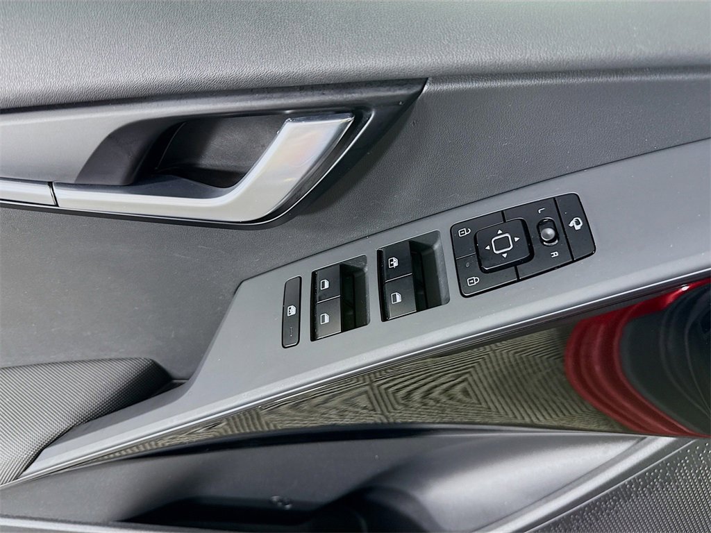 Used 2024 Kia Niro EX Touring image 25