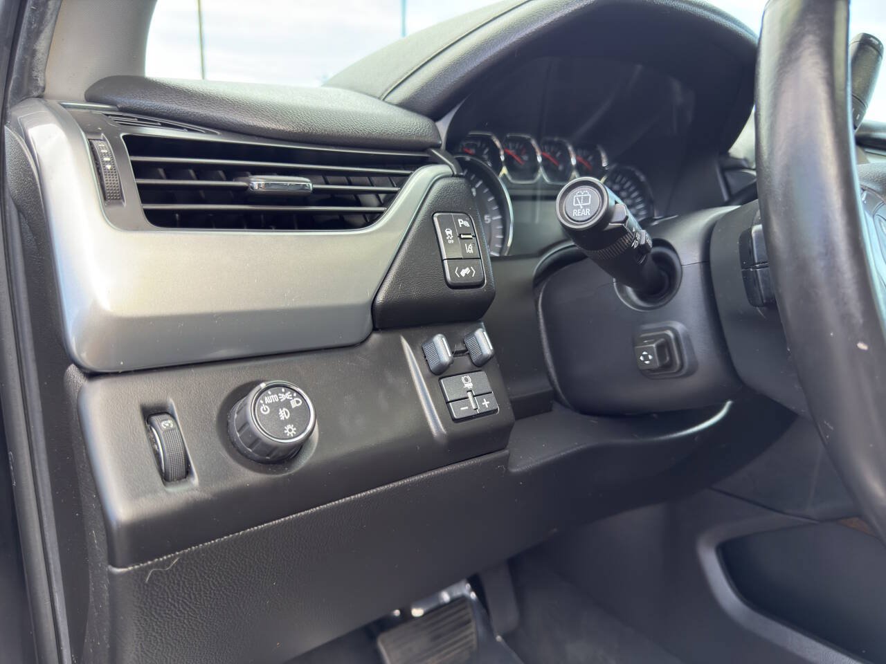 Used 2015 Chevrolet Tahoe LT RWD image 21