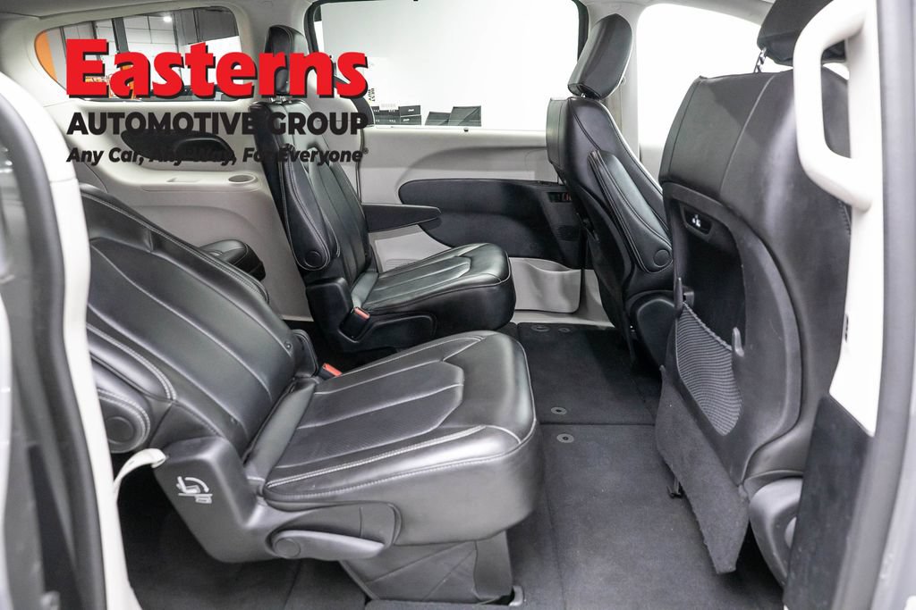 Used 2023 Chrysler Pacifica Touring-L FWD image 24
