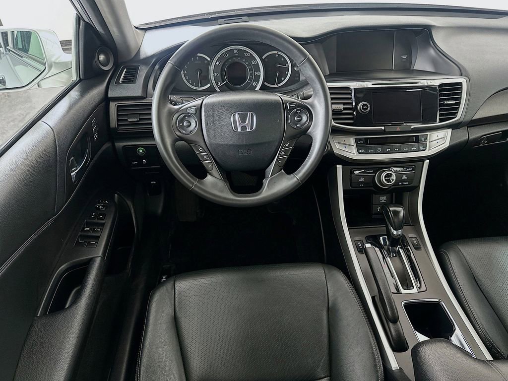Used 2015 Honda Accord Touring image 4
