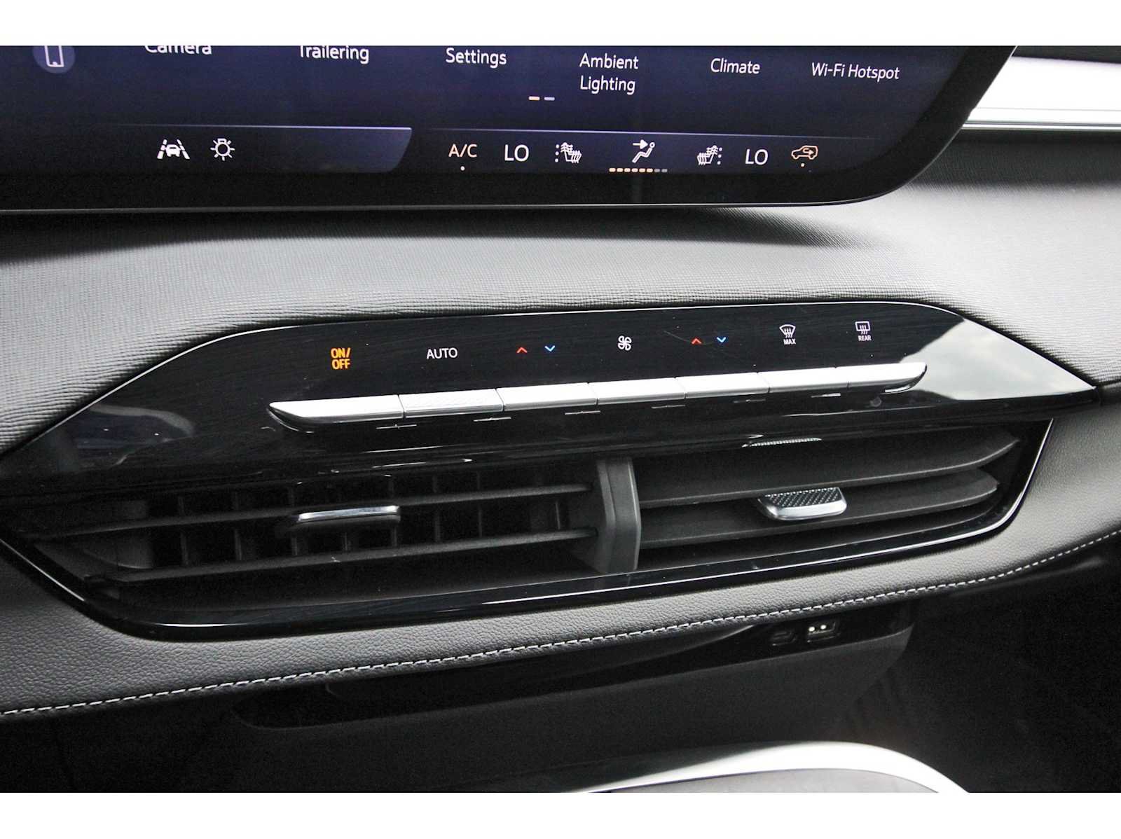Used 2026 Buick Enclave Sport Touring w/ Power Package FWD image 25