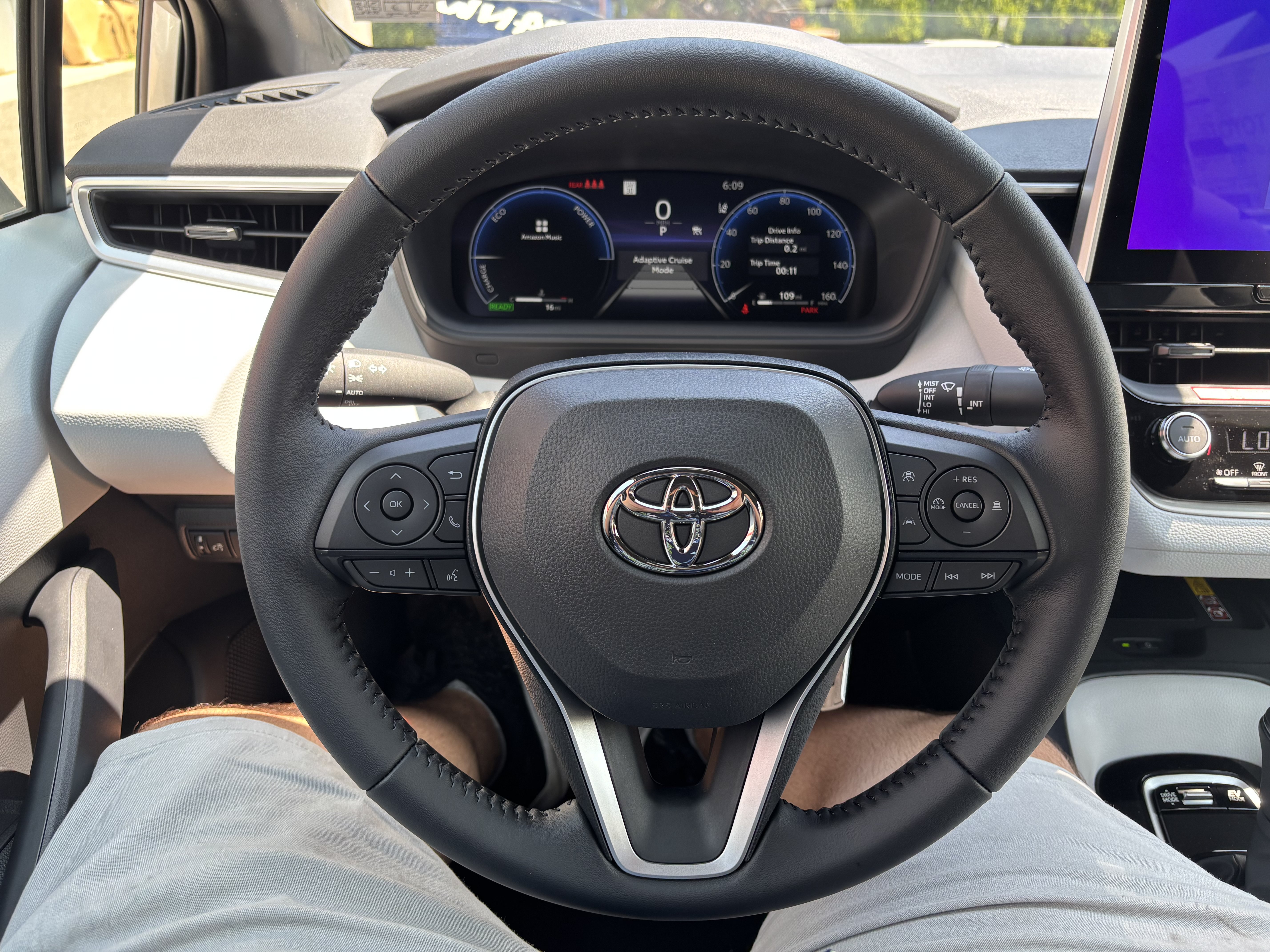 New 2026 Toyota Corolla SE w/ SE Premium Package FWD image 17