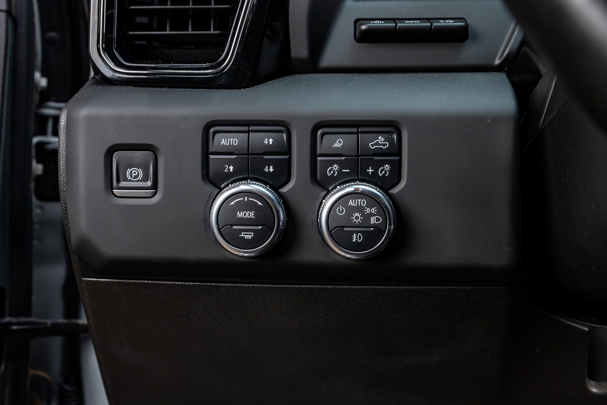 Used 2024 GMC Sierra 2500 AT4 w/ AT4 Premium Plus Package AWD/4WD image 19