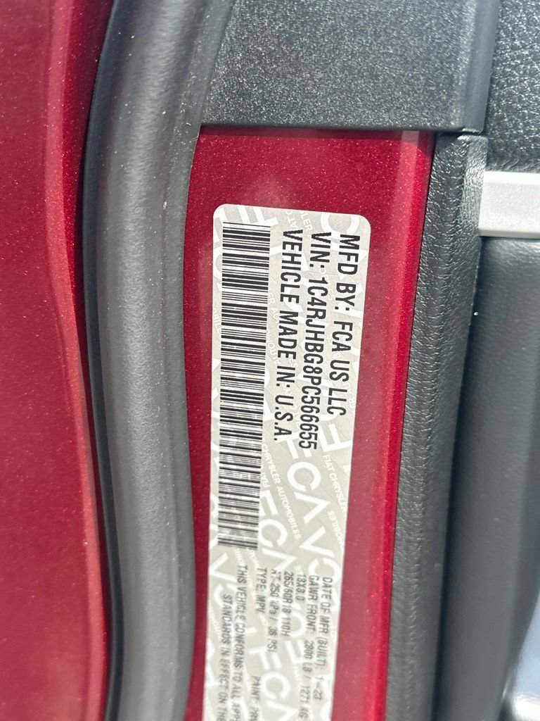 Used 2023 Jeep Grand Cherokee Limited AWD/4WD image 39