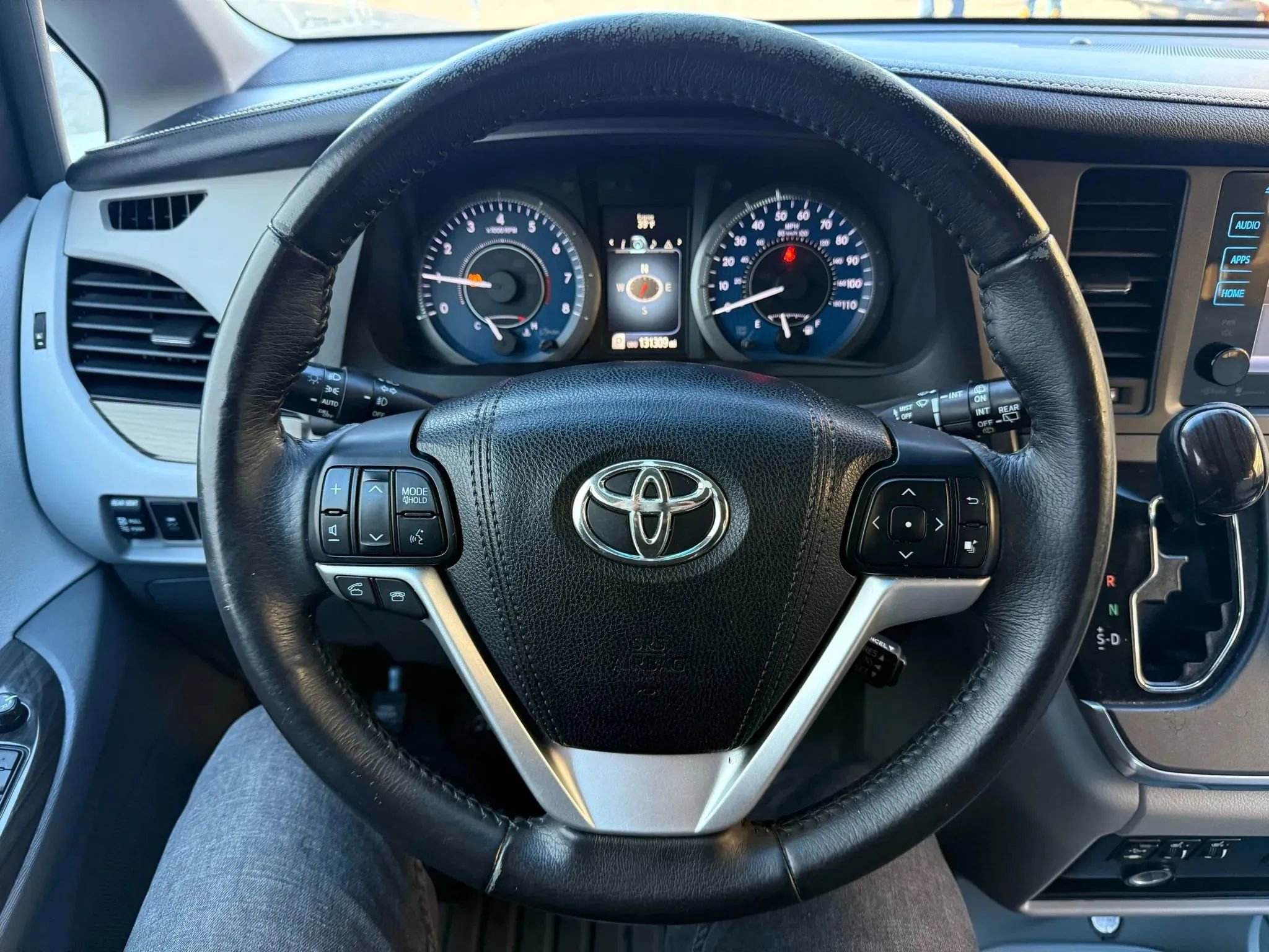 Used 2017 Toyota Sienna XLE w/ XLE Navigation Package AWD/4WD image 10