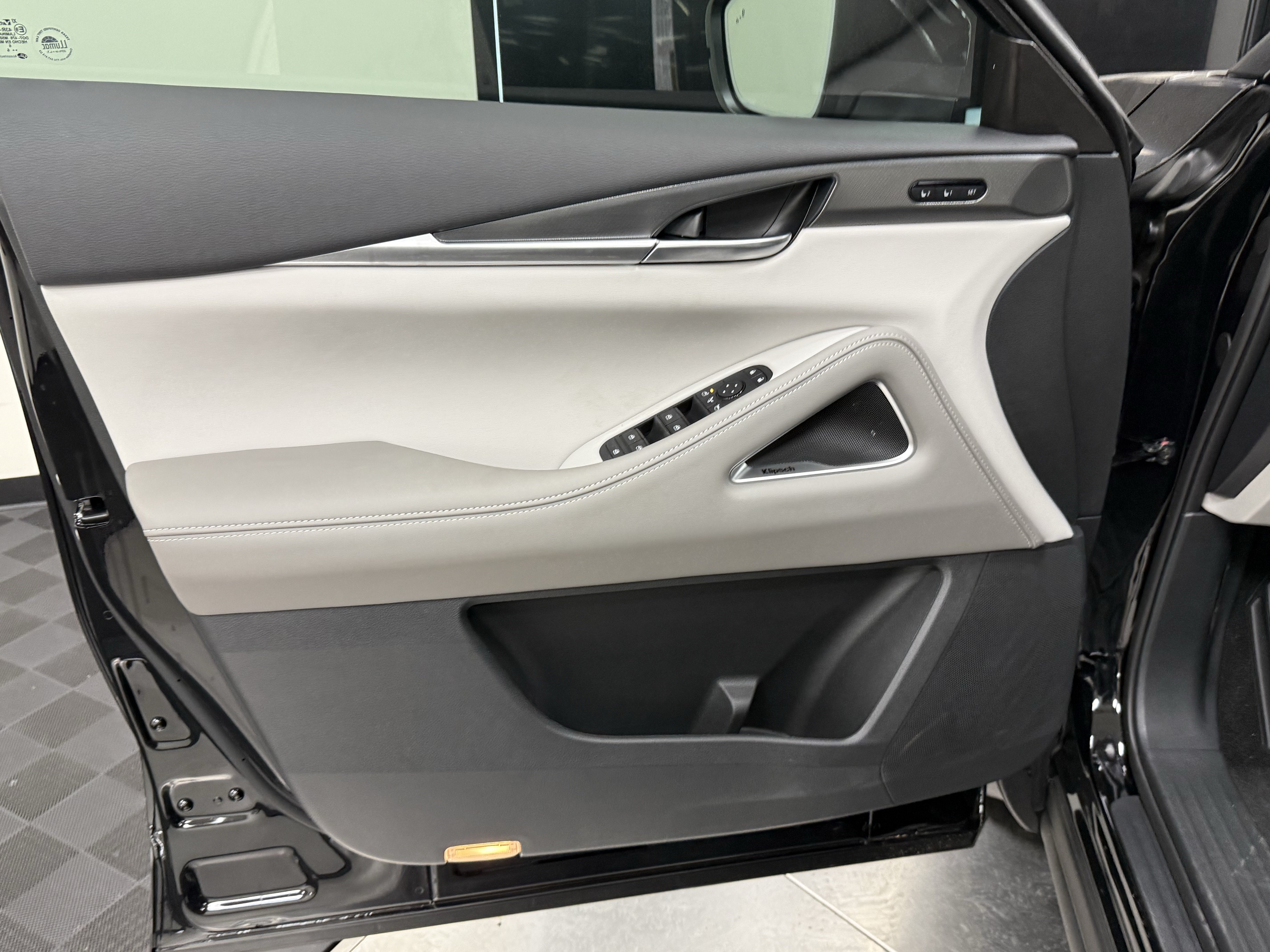 Certified 2027 INFINITI QX60 Luxe w/ Cargo Package FWD image 10