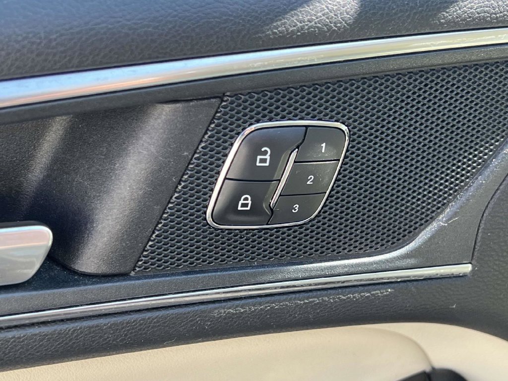 Used 2018 Ford Edge Titanium w/ Ford Safe & Smart Package AWD/4WD image 21