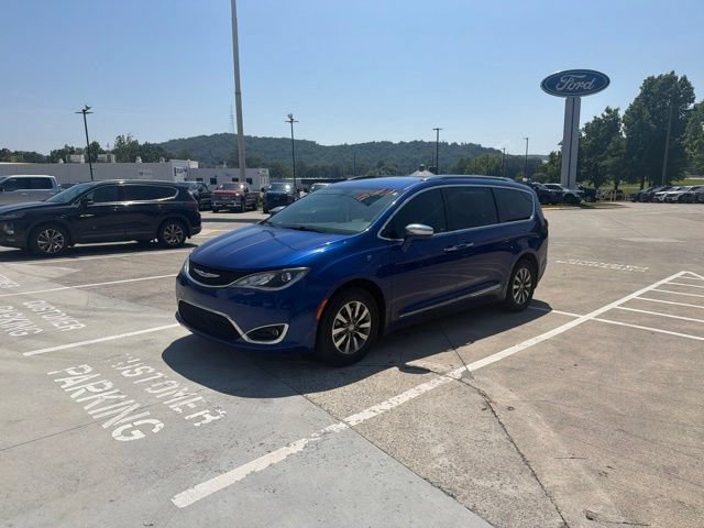 Used 2020 Chrysler Pacifica Limited FWD image 3