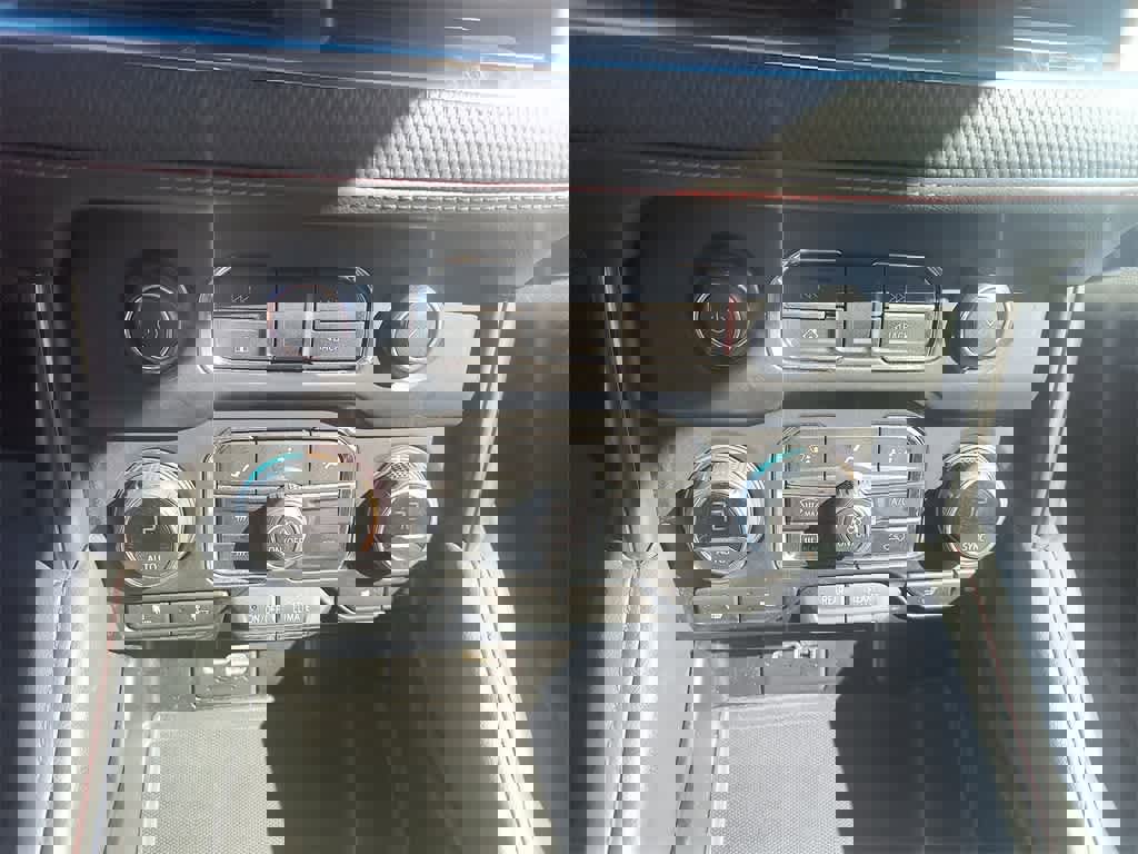 Used 2021 Chevrolet Suburban RST w/ Luxury Package image 18