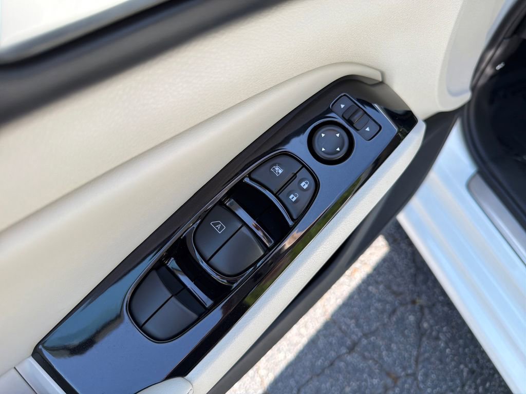 Used 2024 Nissan Altima 2.5 SL FWD image 14