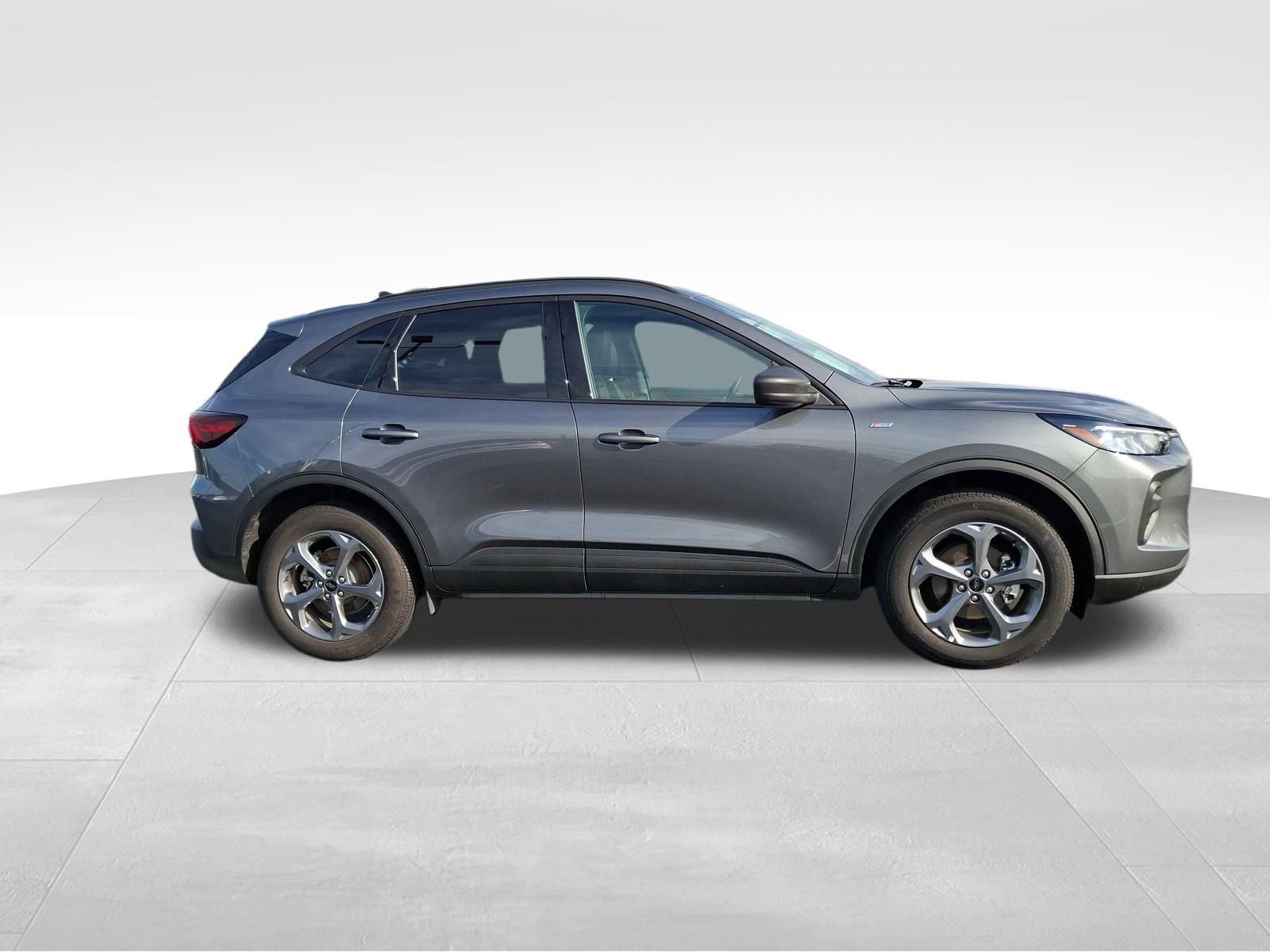 Used 2025 Ford Escape ST-Line image 2