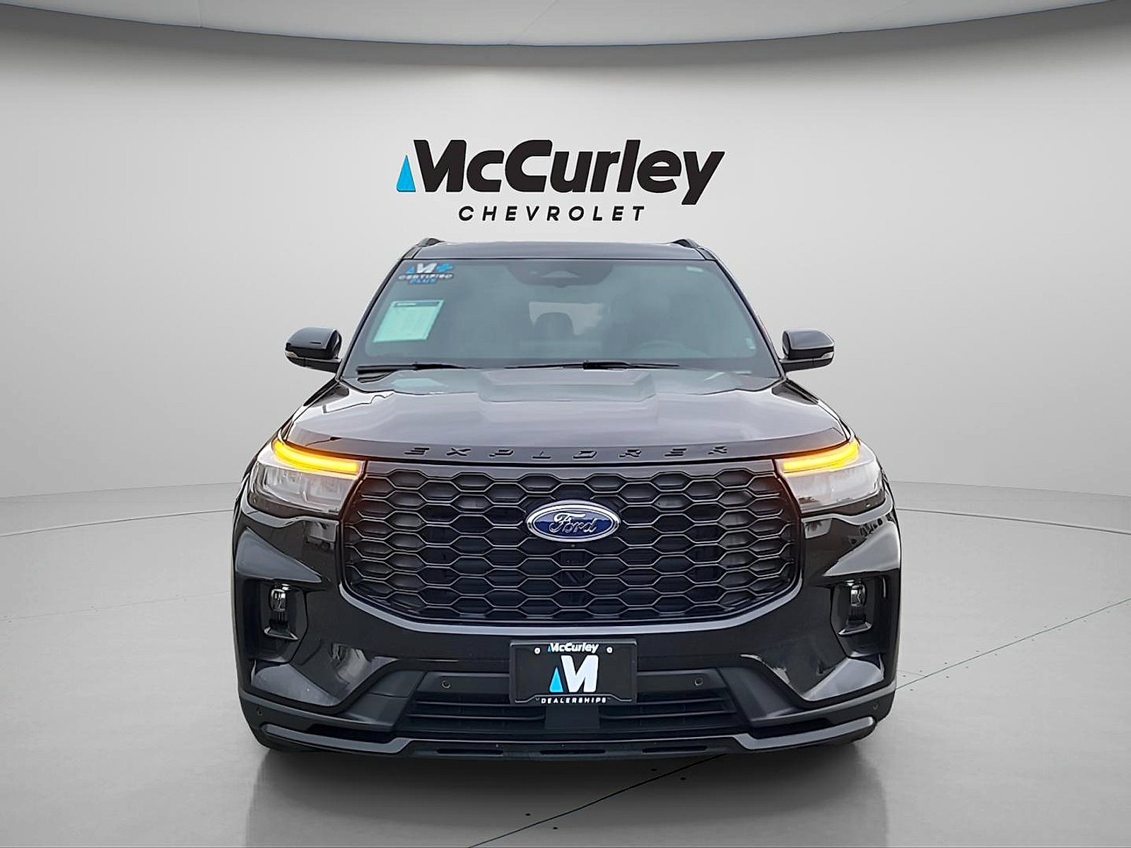 Used 2025 Ford Explorer ST-Line w/ ST-Line Street Pack AWD/4WD image 2