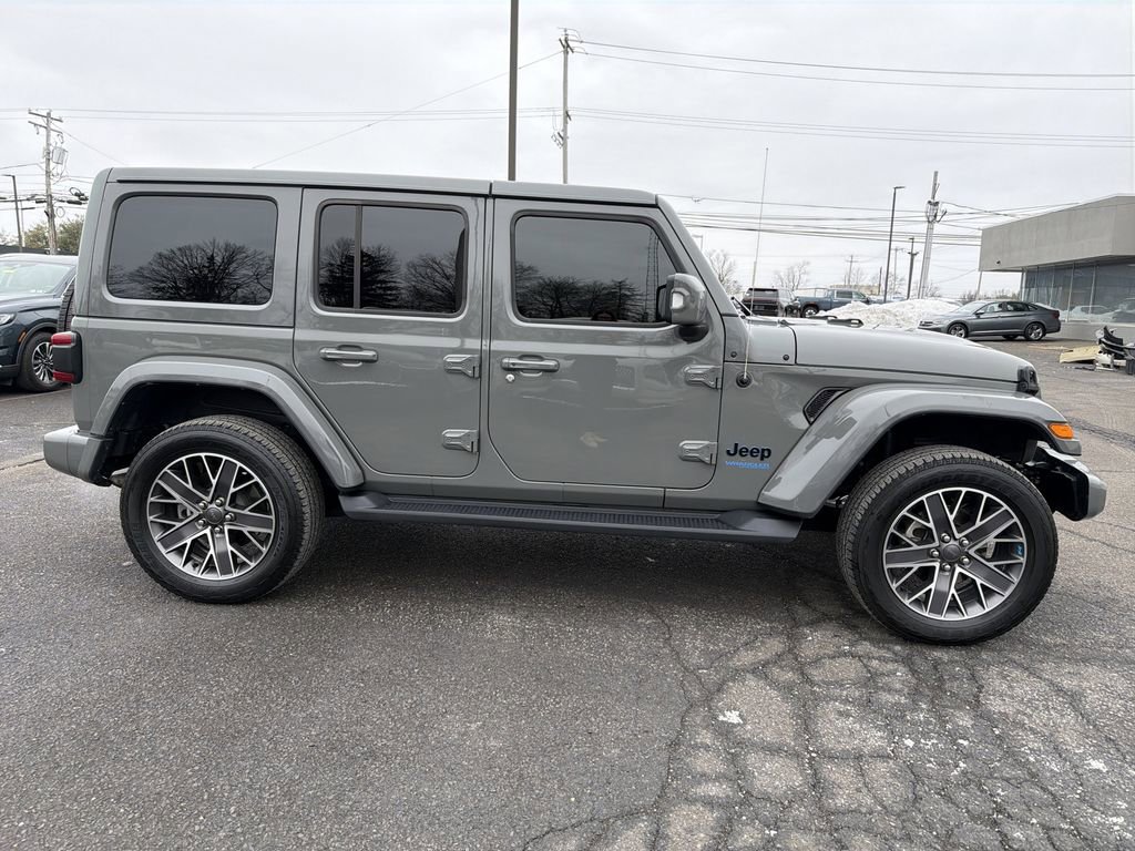 Used 2022 Jeep Wrangler Unlimited Sahara AWD/4WD image 7